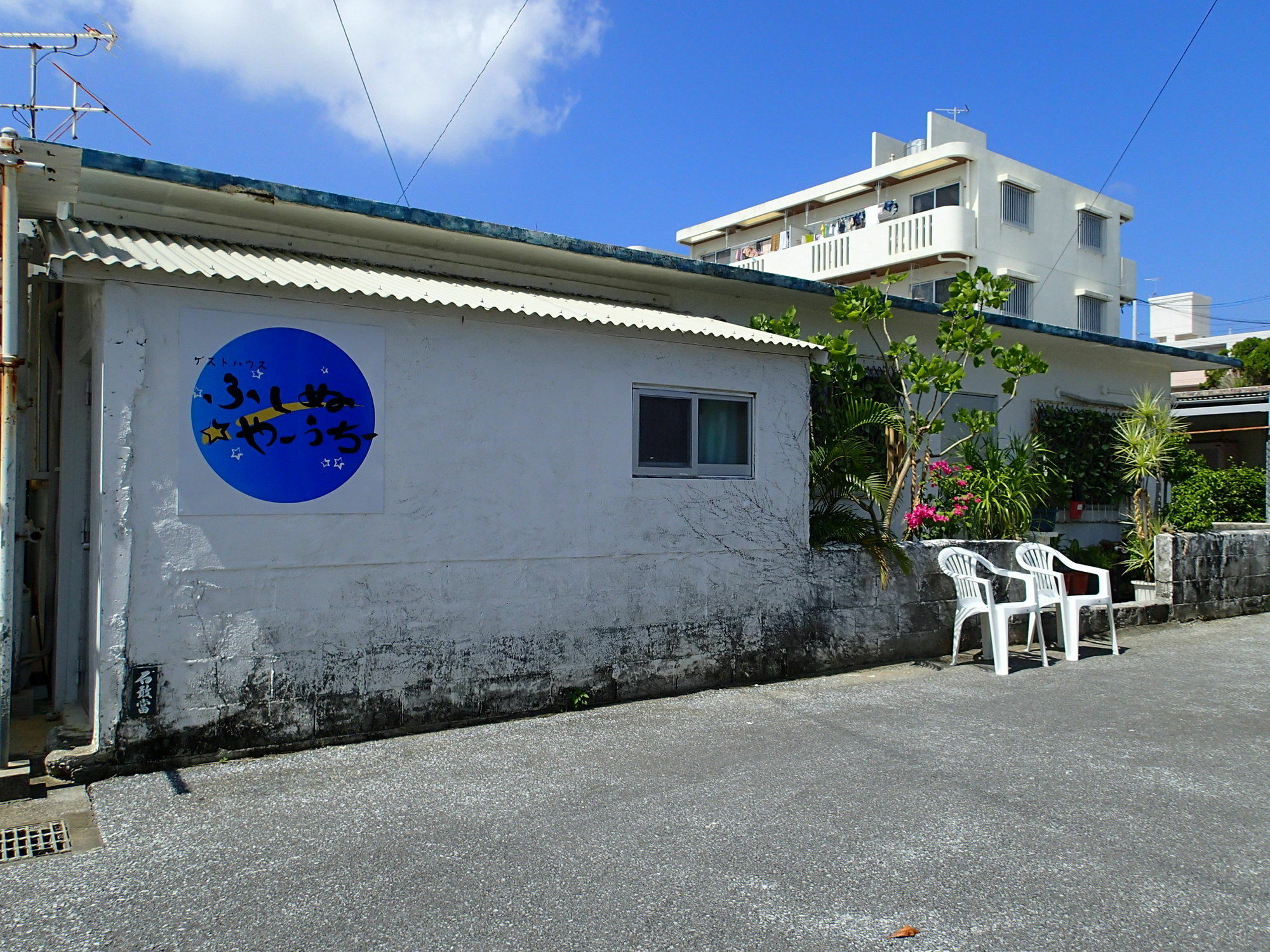 Okinawa Guest House Fushinuyauchi Yomitan Exteriör bild
